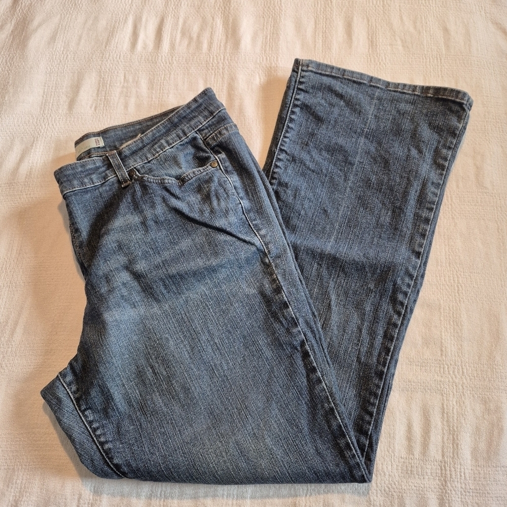 Levi's women's size 18, 590 boot cut jeans, lots of stretch, VGUC